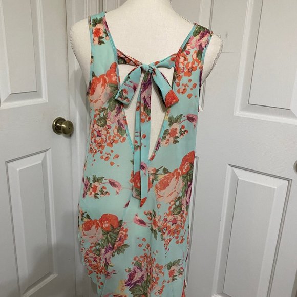 Forever 21 M Light Weight Sheer Hi-Lo Top w/Tie Back - Picture 4 of 9